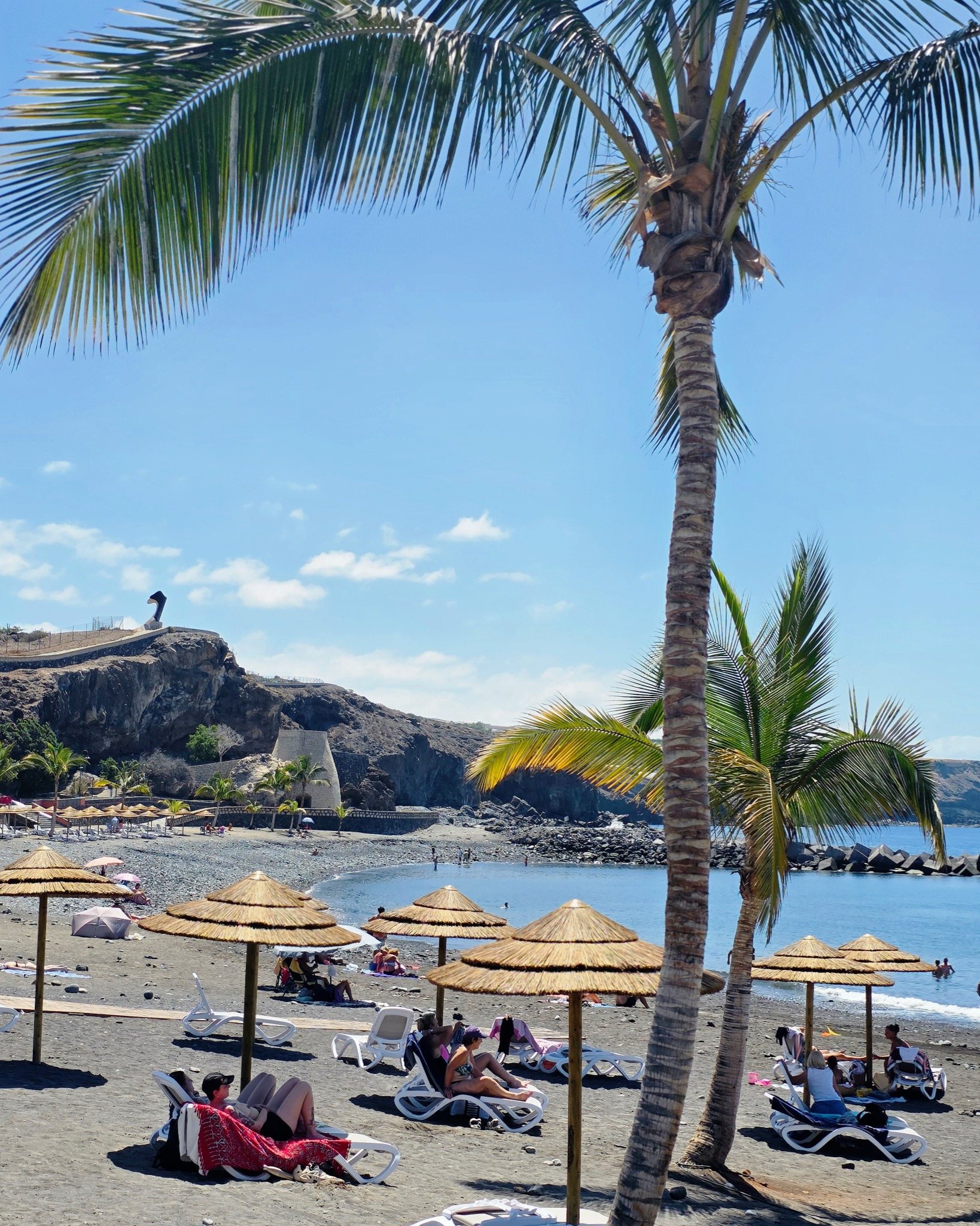 Playa y hamacas